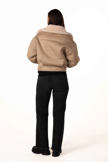 Жіноча екодублянка-бомбер бежевого кольору-2