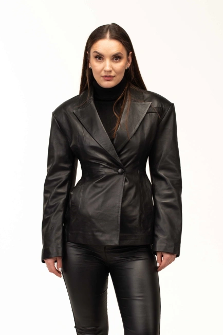 Женский чёрный приталенный кожаный пиджак-4