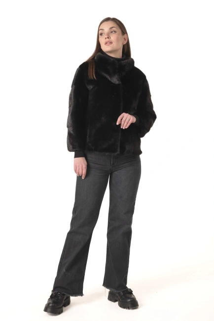 Жіноча норкова шуба чорного кольору з брошкою-9