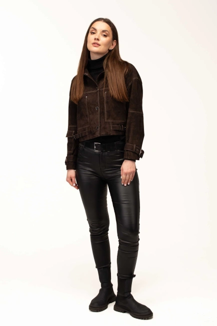 Женская замшевая куртка с ремешками-10