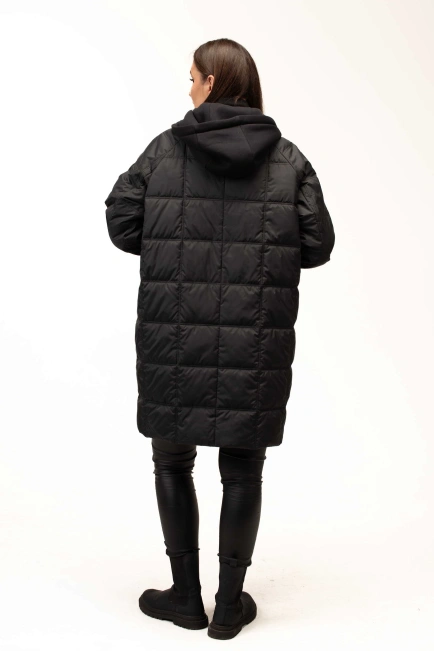 Демисезонная чёрная куртка с капюшоном-2
