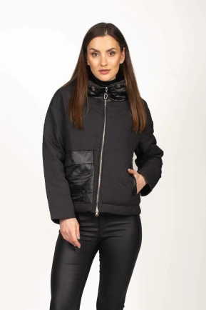 Чорна жіноча куртка із текстурної тканини
