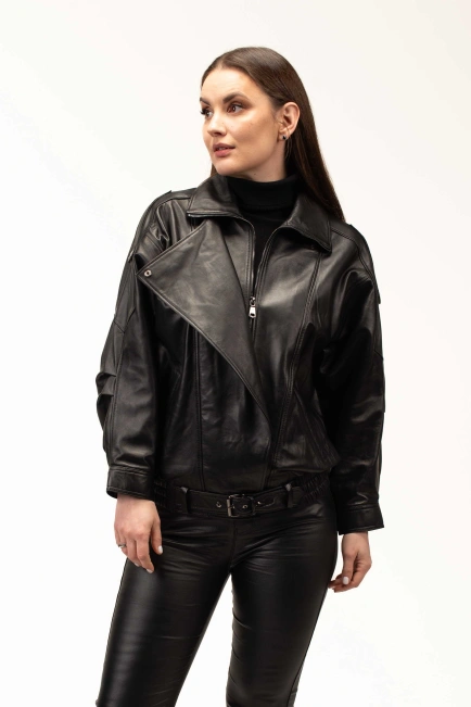 Жіноча чорна шкіряна куртка під резинку з комірцем-4