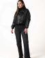 Жіноча куртка-бомбер з екошкіри чорна-10