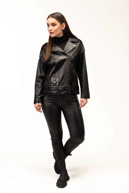 Удлинённая женская чёрная кожаная куртка-8