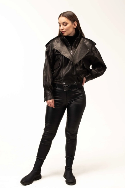 Кожаная куртка-бомбер с двойным воротником-9