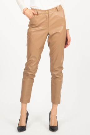 Женские брюки из эко-кожи бежевые