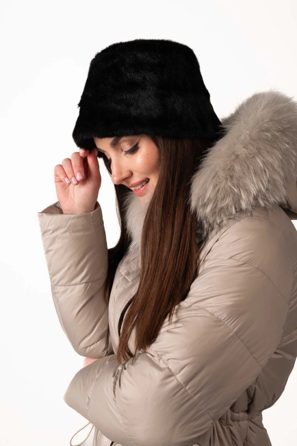 Жіноча зимова шапка з екохутра-4