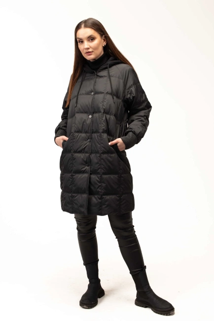 Демисезонная чёрная куртка с капюшоном-3