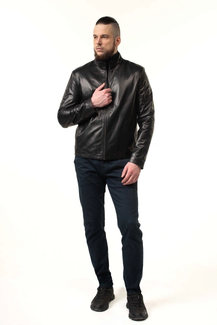 Чорна шкірянка з блискавками на манжетах-7