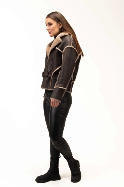 Женская коричневая дубленка с бежевым мехом-5