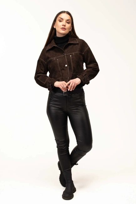 Женская замшевая куртка с ремешками-7