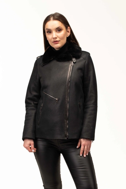 Женская черная дубленка-косуха с карманами-1